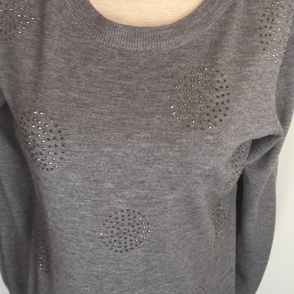 Crew neck sweater w/ sequin detail